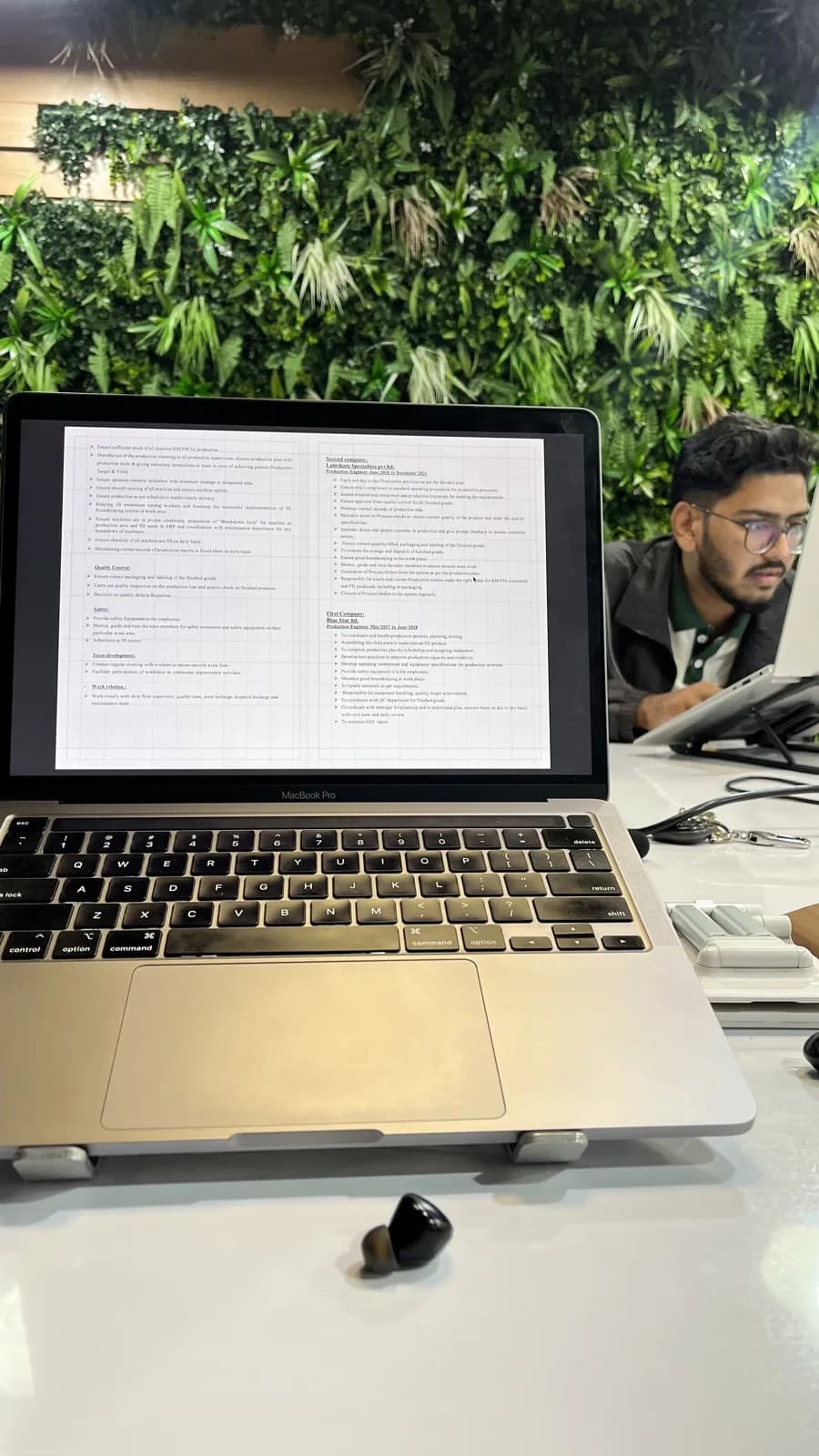 Recruiter documenting a completed mandate as a portfolio project