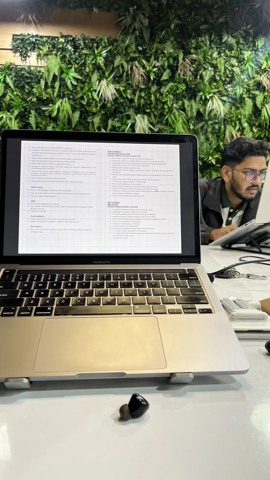 Recruiter documenting a completed mandate as a portfolio project